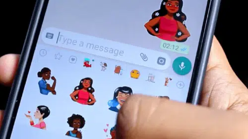WhatsApp’ta sticker devrimi: Emoji yazınca çıkıyor, metinden anında üretiliyor