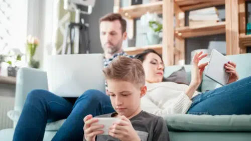 Aile sohbetleri artık dijital: Meme paylaşımları ve ortak hesaplar arttı