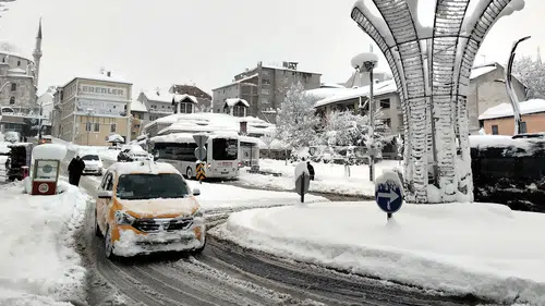 İstanbul’da kar alarmı: Sıcaklıklar 10 derece düşüyor, 36 il için sarı kod