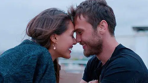 Yanında olsa bile özlüyor: Eşine bağımlı erkekler bu burçlardan çıkıyor