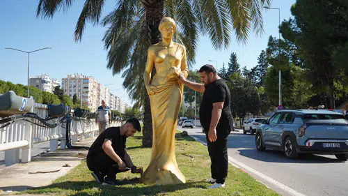 Antalya'da festival heyecanı: Venüs heykelleri caddelere indi