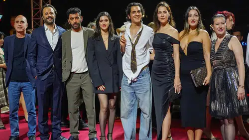 Altın Portakal'da görkemli final: Yıldızlar geçidi kırmızı halıya taşındı