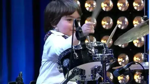 Yetenek Sizsiniz'in unutulmaz minik bateristi Baha Bayırlı artık bir delikanlı