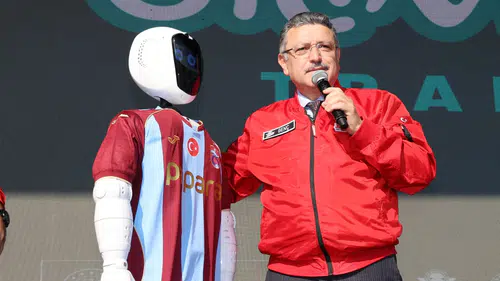Trabzon'da bilim rüzgarı: Yapay zekalı robotla görkemli açılış