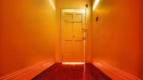 Kapıdan geçince neden ne yapacağını unutuyorsun? Bilim insanları “kapı eşiği etkisi”ni açıkladı