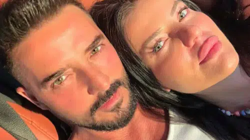 Gökhan Özen, Naz Canbaz'la sade törende hayatını birleştirdi