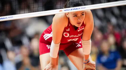 Zehra Güneş'in gala gecesindeki kırmızı şıklığı