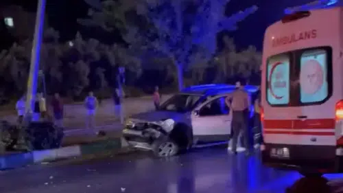 Üç otomobilin çarpıştığı Osmaniye kazasında 4 kişi hastaneye kaldırıldı