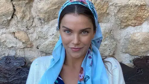 Uzak Şehir setinde filizlenen aşk! Yaren Güldiken'den Alper Çankaya ile romantik kare