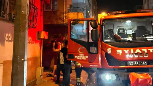 Fatsa’da park edilen motosiklet alev aldı: İtfaiye büyümeden söndürdü