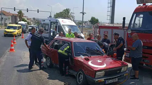 Manavgat’ta iki otomobil çarpıştı: 1 yaralı