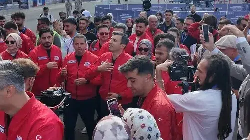 TEKNOFEST heyecanı Şanlıurfa'da zirveye taşındı: Selçuk Bayraktar'a coşkulu karşılama