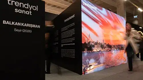 Haliç'in dijital aynası: Balkan Karışman'ın 'Seyir'i Contemporary Istanbul'da
