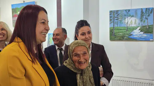 Ekran başından tuvale uzanan başarı: 81 yaşındaki Şahinde Ermiş'ten sanat dolu bir ömür