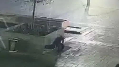 Taksim Meydanı'nda fırsatçılık: Bankta unutulan telefonu çalan şüpheli cezaevine gönderildi