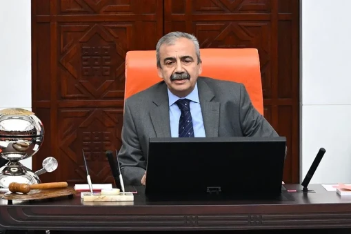 Sırrı Süreyya Önder kimdir?