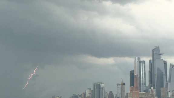 Tropikal kasırga Elsa New York'a yaklaşıyor