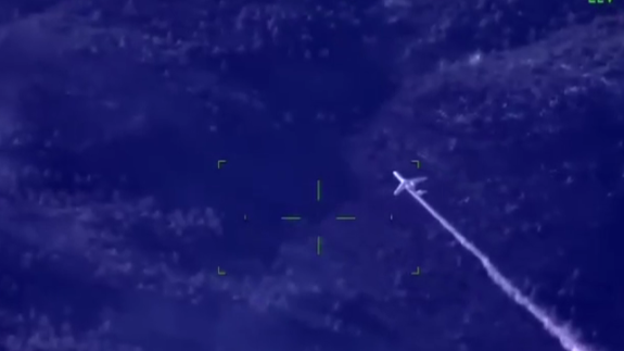 Rus uçağının orman yangınına müdahalesi İHA ile görüntülendi