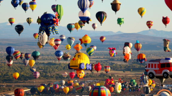 Sıcak hava balonu eve çarptı