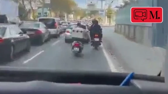 İstanbul'da ambulansa yol açan motokurye sosyal medyada beğeni topladı