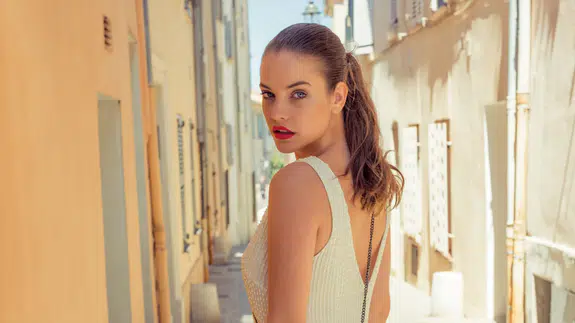 Süper model Barbara Palvin, endometriozis teşhisini ve ameliyat sürecini paylaştı