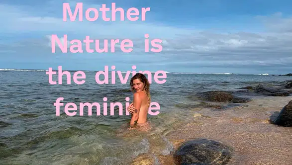 Ünlü şarkıcı Kesha doğaya döndü: Deniz kenarında çıplak pozlar