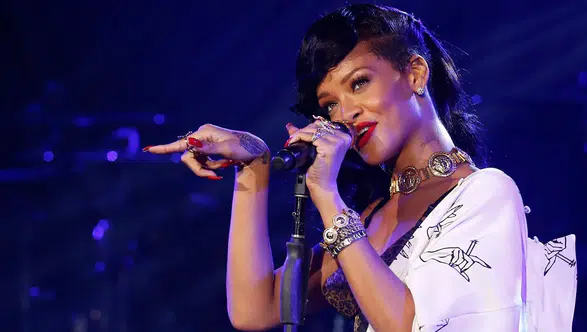 Rihanna'dan hayranlarını heyecanlandıran açıklama: "Sahnelere geri dönüyorum"