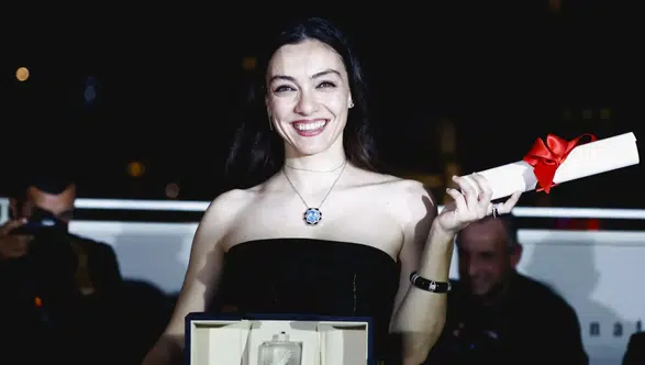 Merve Dizdar'dan hamilelik açıklaması: "İsme henüz karar veremedik"