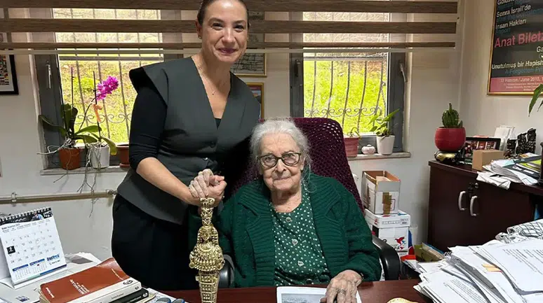 Prof. Dr. İoanna Kuçuradi’ye Onur Ödülü