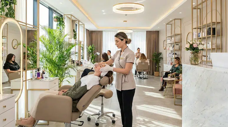 Güzellik sektöründe "nitelikli eleman" krizi: Maaşlar dudak uçuklatıyor ama uzman yok!