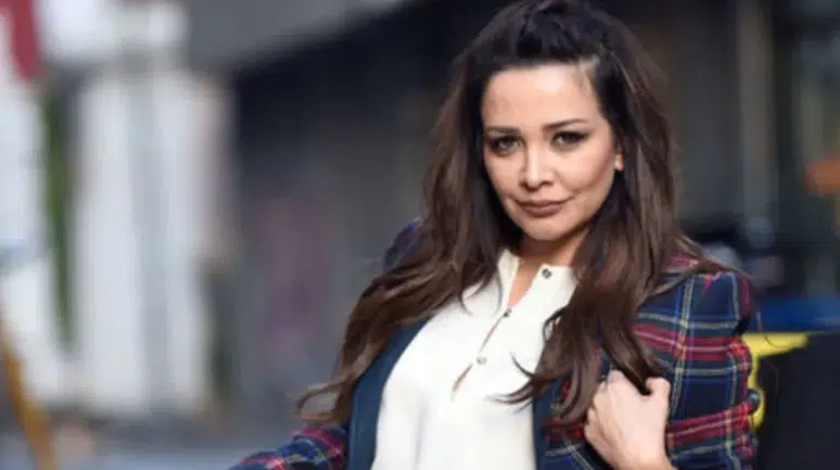 Evrim Akın, 'Ev Gezmesi' programından ayrıldı