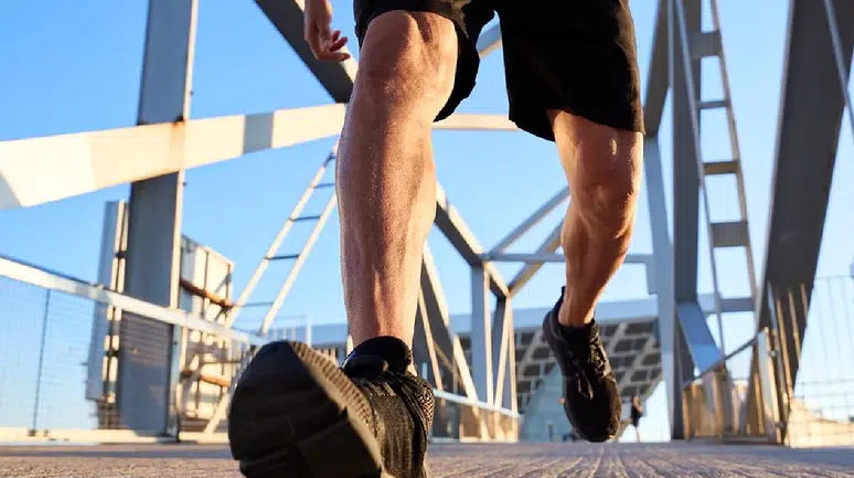 Kalabalıkta bile yavaşlamayanlar: Uzmanlara göre bu yürüyüş tarzı kişiliği ele veriyor