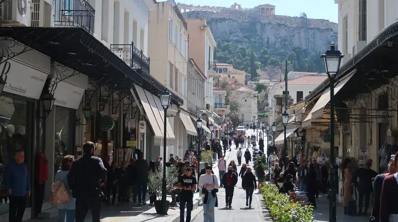 Yunan medyası bu soruyu tartışıyor: Türkler neden Atina'ya akın ediyor?