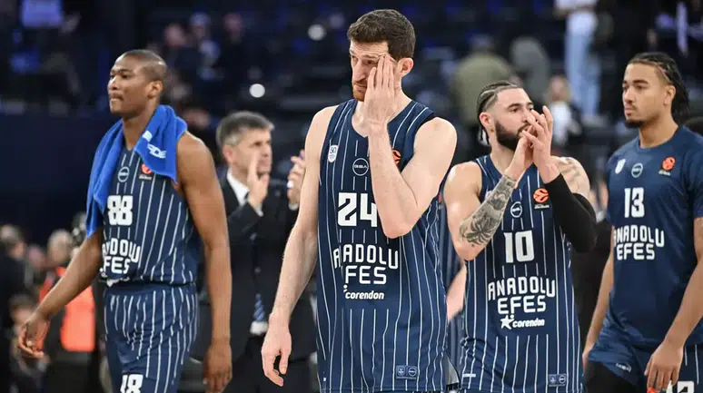 Anadolu Efes, deplasmanda Valencia Basket’e yenildi: EuroLeague’de üst üste üçüncü mağlubiyet