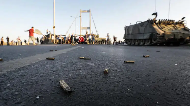 15 Temmuz darbe girişimi üzerinden 9 yıl geçti... Saat saat yaşananlar!