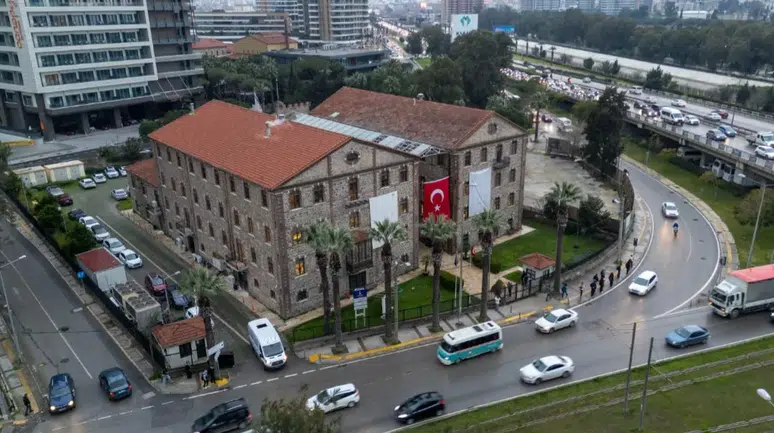 İzmir'de mülkiyet krizi: Belediye tarihi binalar için hukuk savaşı veriyor