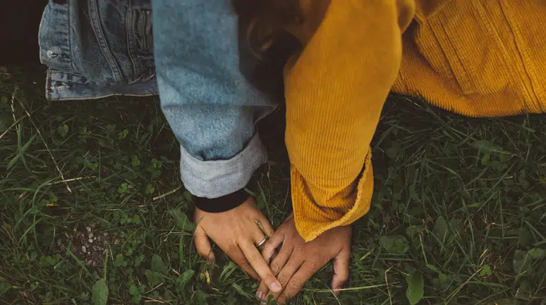Şüpheci tavırların dildeki ipuçları: Güven sorunu hangi sözlerle kendini gösteriyor?