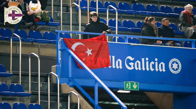 Los Turcos lakaplı Deportivo'dan Türk bayrağı paylaşımı: İspanya ile yükselen dostluk köprüsü yeşil sahalara taşındı