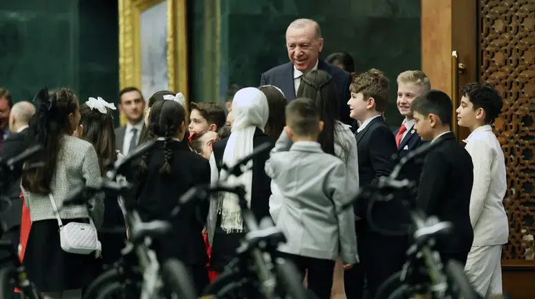 Erdoğan’dan 23 Nisan mesajı: “Dijital dünyada her bilgiye güvenmeyin”