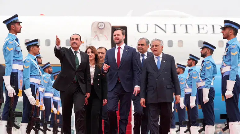 Pakistan'da tarihi zirve: ABD ve İran heyetleri ilk kez doğrudan görüşüyor