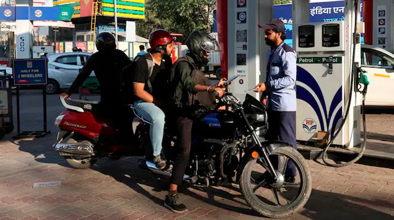 Hindistan yedi yıl sonra İran petrolüne geri döndü