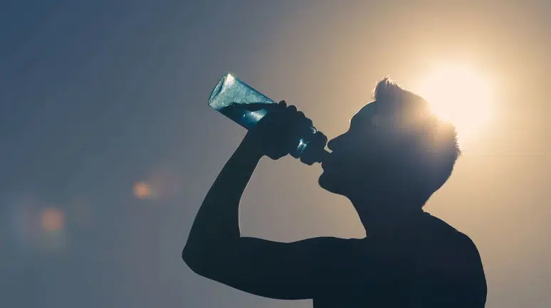 Günde kaç litre su içilmeli? Fazla su içmenin zararları nelerdir?