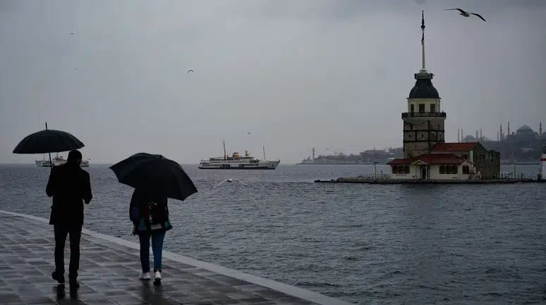 İstanbul’a soğuk ve yağışlı hava geliyor: Sıcaklıklar 7 derece birden düşecek