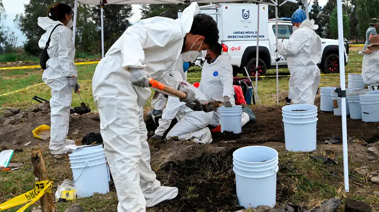 Meksika'da kartel savaşlarının gölgesinde bir trajedi: Göl kenarında binden fazla kemik parçası bulundu