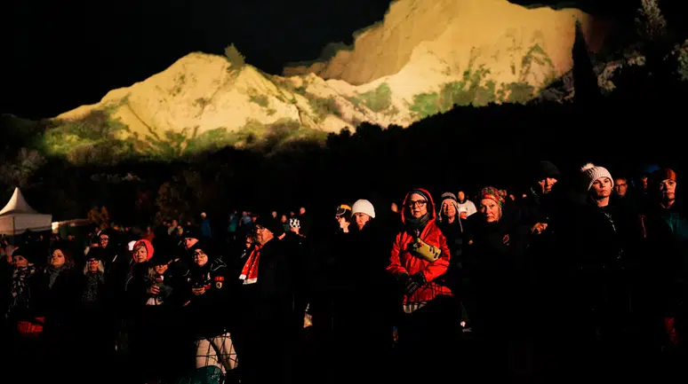 Atatürk’ün mesajıyla yankılanan dostluk: Anzak Koyu'nda geleneksel 'Şafak Ayini' yapıldı