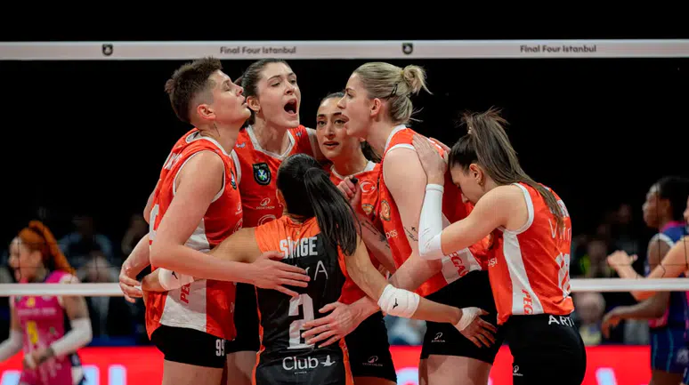 Şampiyonlar Ligi'nde Türk finali: Eczacıbaşı, VakıfBank'ın rakibi oldu
