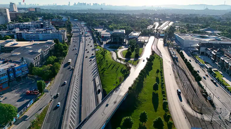 Megakentte görülmemiş sakinlik: İstanbul'da trafik yoğunluğu sabah saatlerinde sıfıra yaklaştı