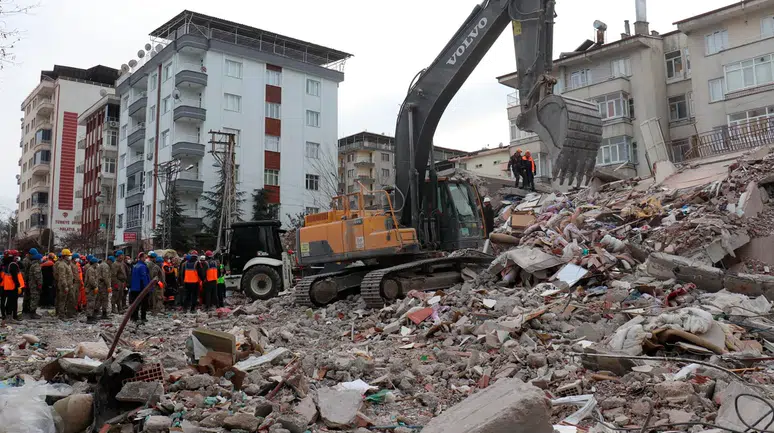 Afet atıkları inşaat sektöründe can bulacak: Deprem ve yangın enkazı betona dönüşecek
