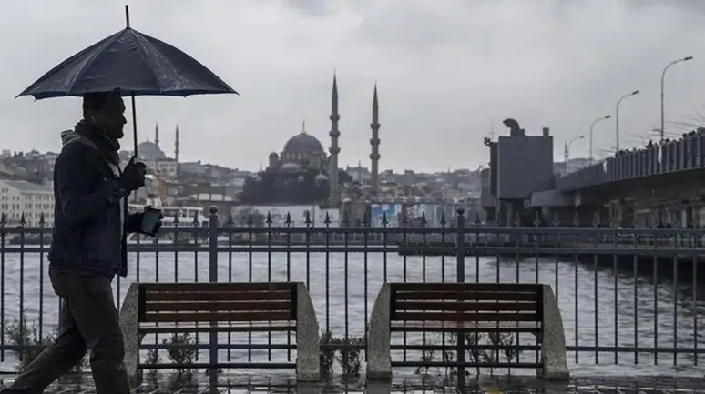 Türkiye genelinde yoğun yağış uyarısı: Sıcaklıklar 4 derece düşecek