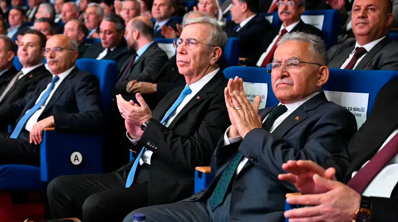 Mansur Yavaş güven tazeledi: Yeniden Tarihi Kentler Birliği Başkanı seçildi